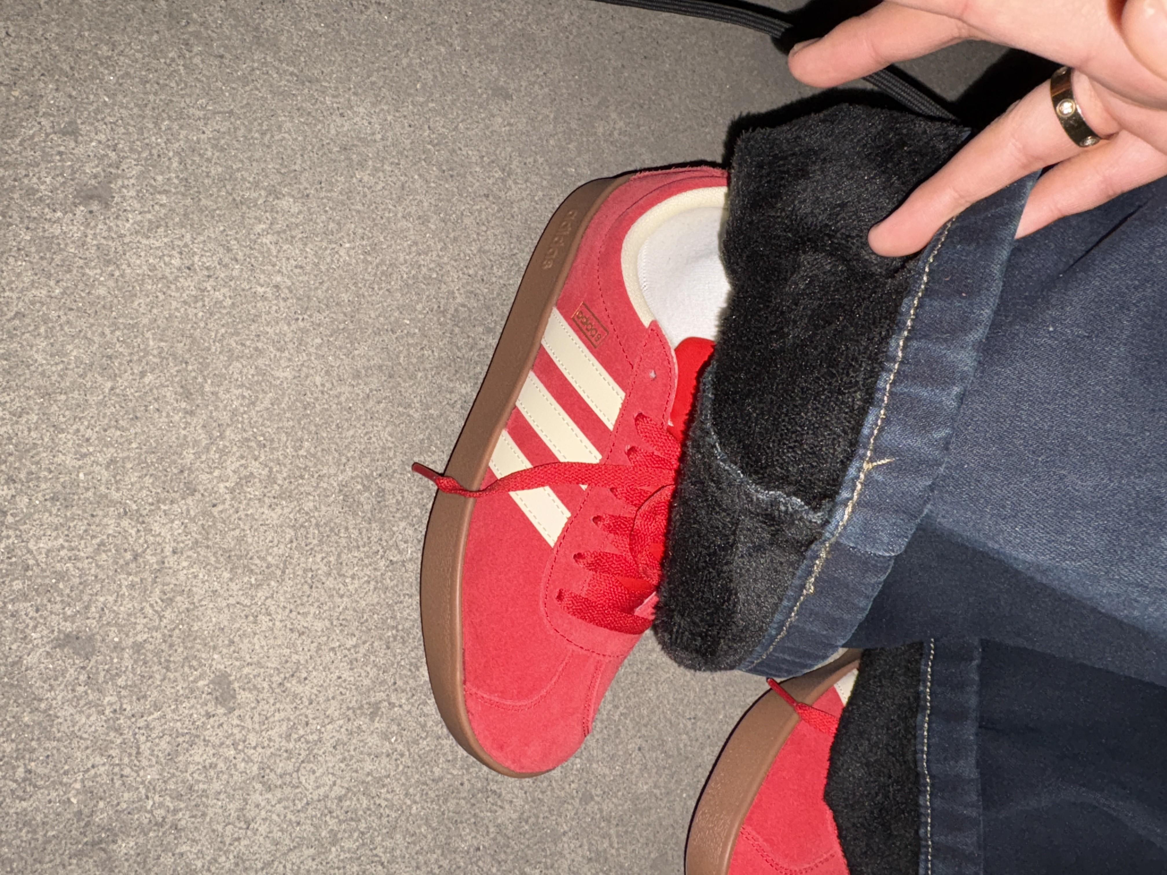 整体非常好看,颜色是复古的那种红整体很不